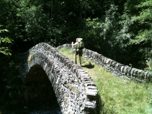 Römerbrücke über die Maira unterhalb Pessa